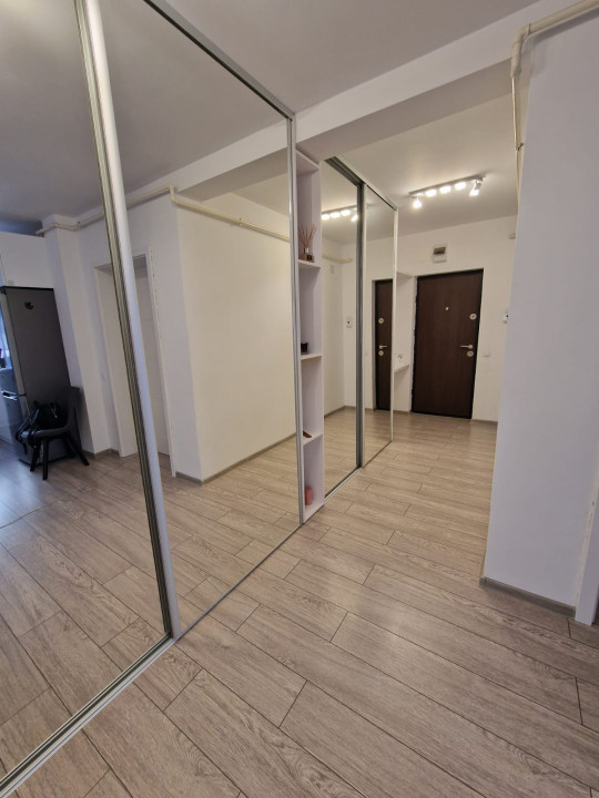 Apartament de 2 camere, decomandat, parcare inclusa, zona Porii