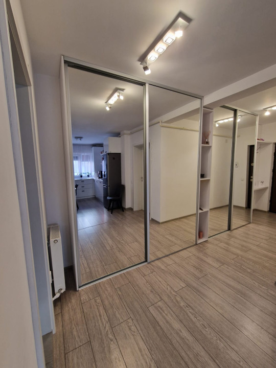 Apartament de 2 camere, decomandat, parcare inclusa, zona Porii