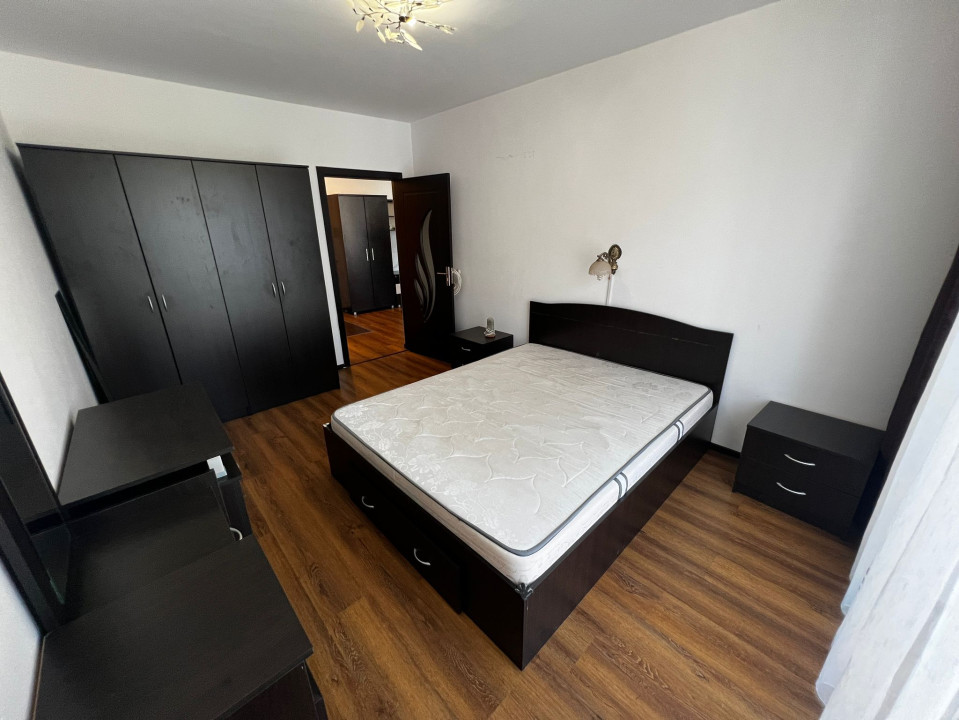 Apartament cu 2 camere, 52 mp, etaj intermediar, parcare, zona Porii