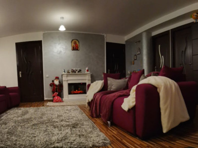 Casa tip Triplex, 130mp utili, curte, parcare, zona Dumitru Mocanu