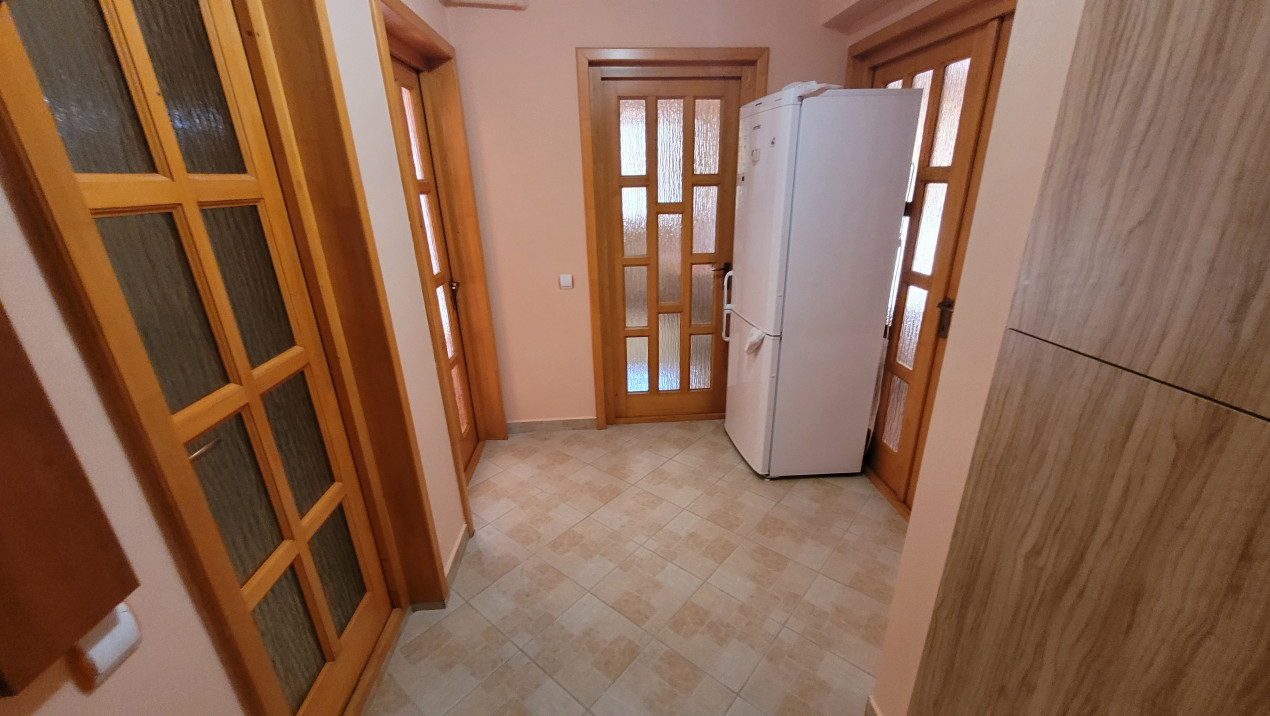 Apartament de 2 camere, decomandat, terasa 13 mp, mobilat utilat, zona Porii