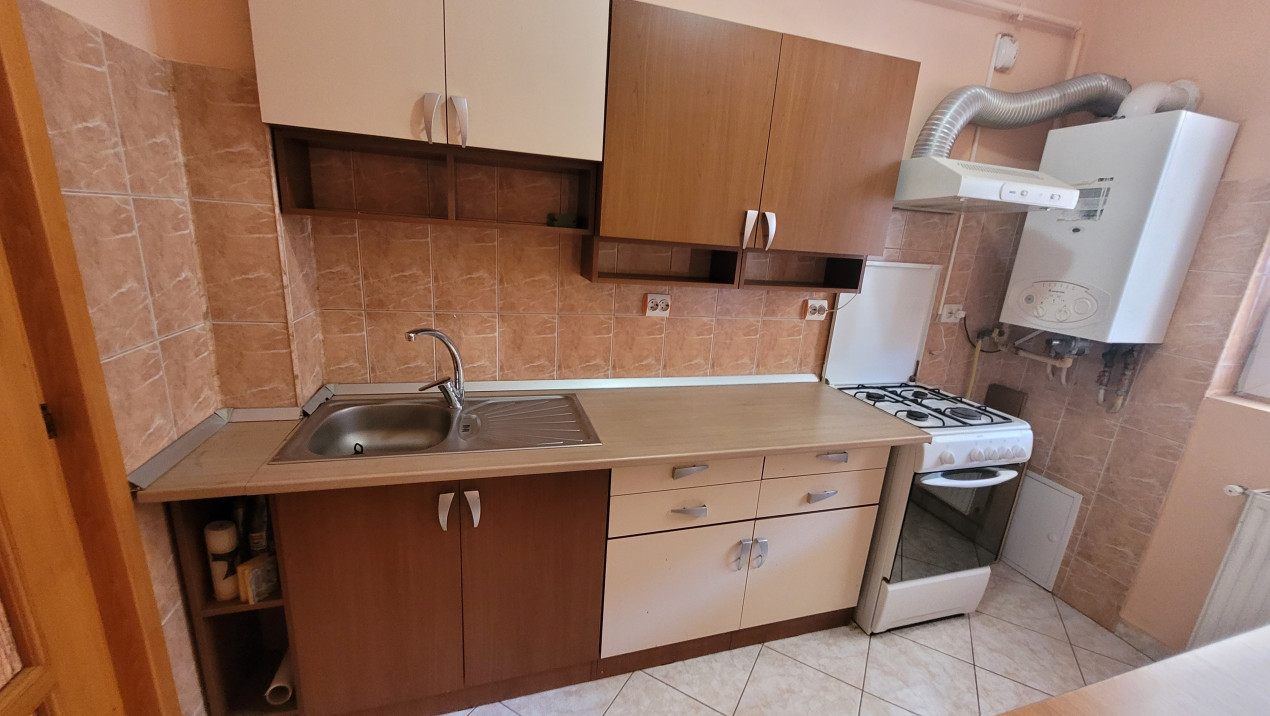 Apartament de 2 camere, decomandat, terasa 13 mp, mobilat utilat, zona Porii