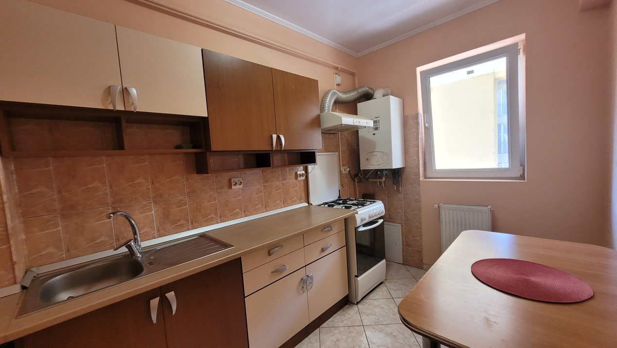 Apartament de 2 camere, decomandat, terasa 13 mp, mobilat utilat, zona Porii