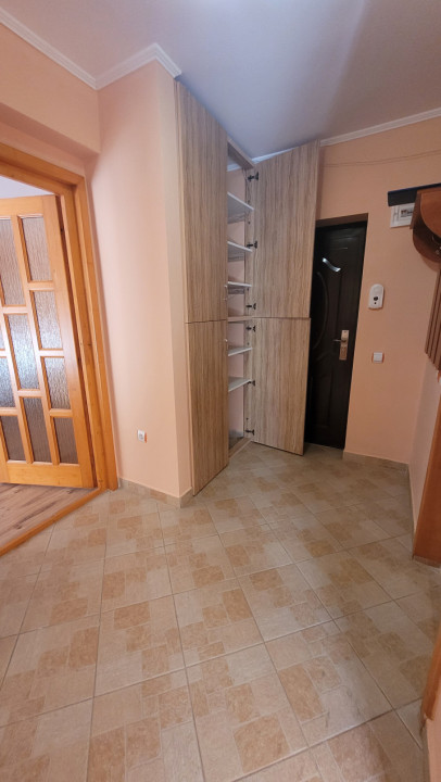 Apartament de 2 camere, decomandat, terasa 13 mp, mobilat utilat, zona Porii