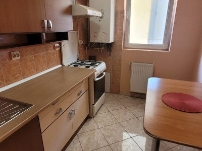 Apartament de 2 camere, decomandat, terasa 13 mp, mobilat utilat, zona Porii