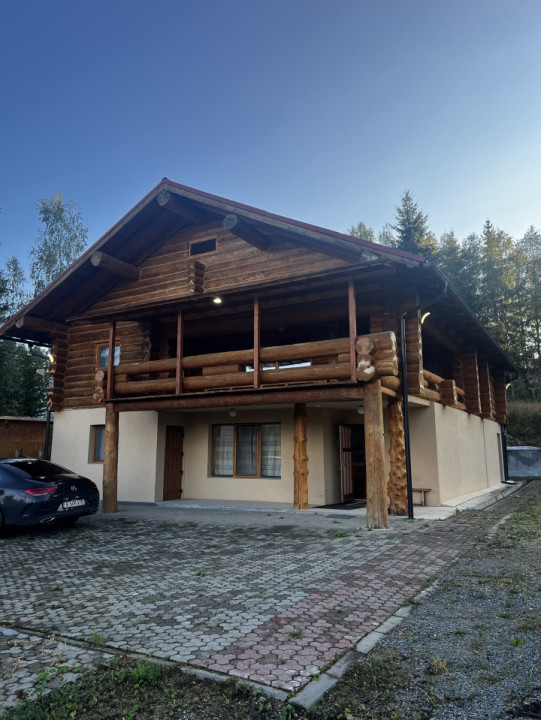 Cabana din Bușteni, 320 mp utili, 1500 mp de teren, zona Belis