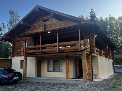 Cabana din Bușteni, 320 mp utili, 1500 mp de teren, zona Belis