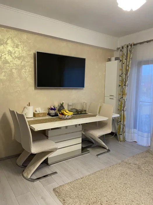 Apartament de 3 camere, mobilat utilat, loc de parcare, zona Tautiului