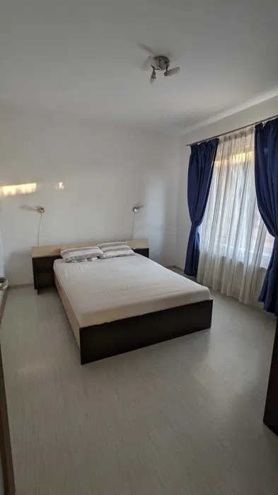 Apartament cu parcare pe strada Razoare