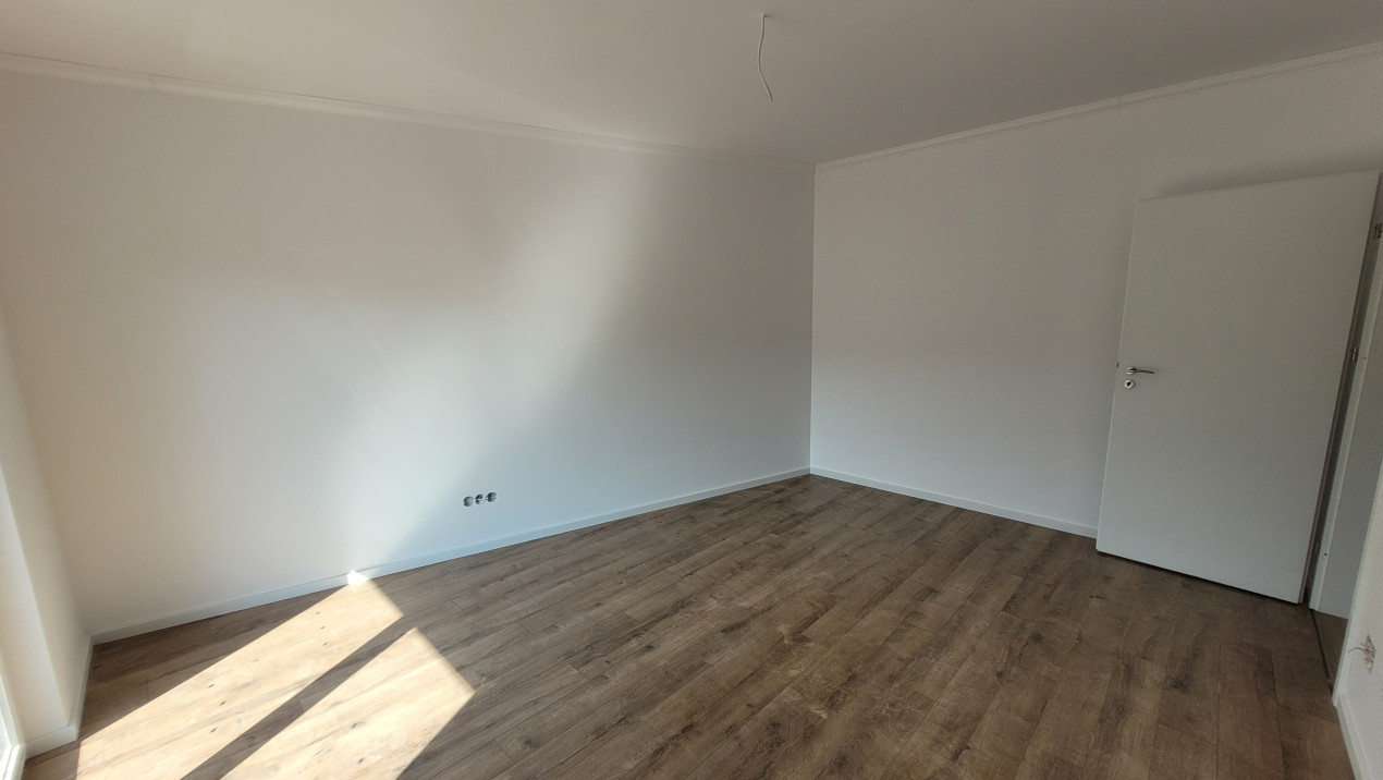 Apartament de 3 camere, 74mp, finisat, zona Tautiului