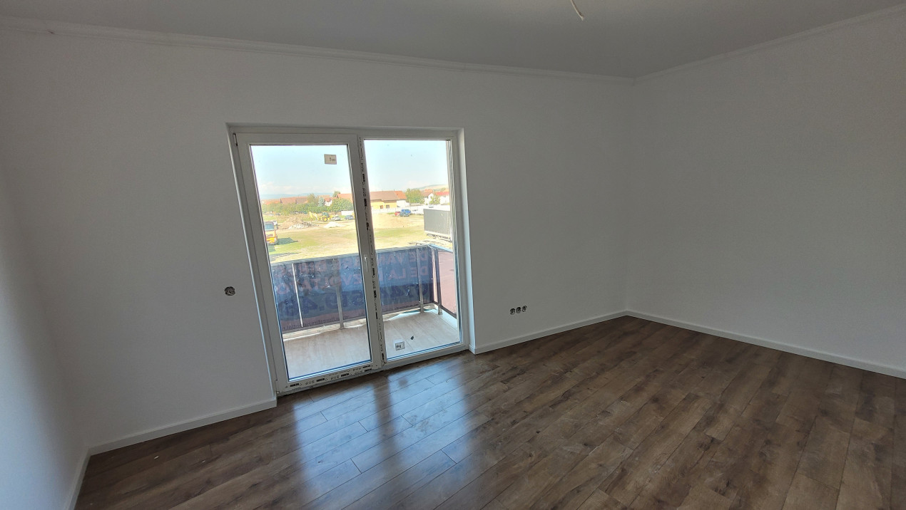 Apartament de 3 camere, 74mp, finisat, zona Tautiului