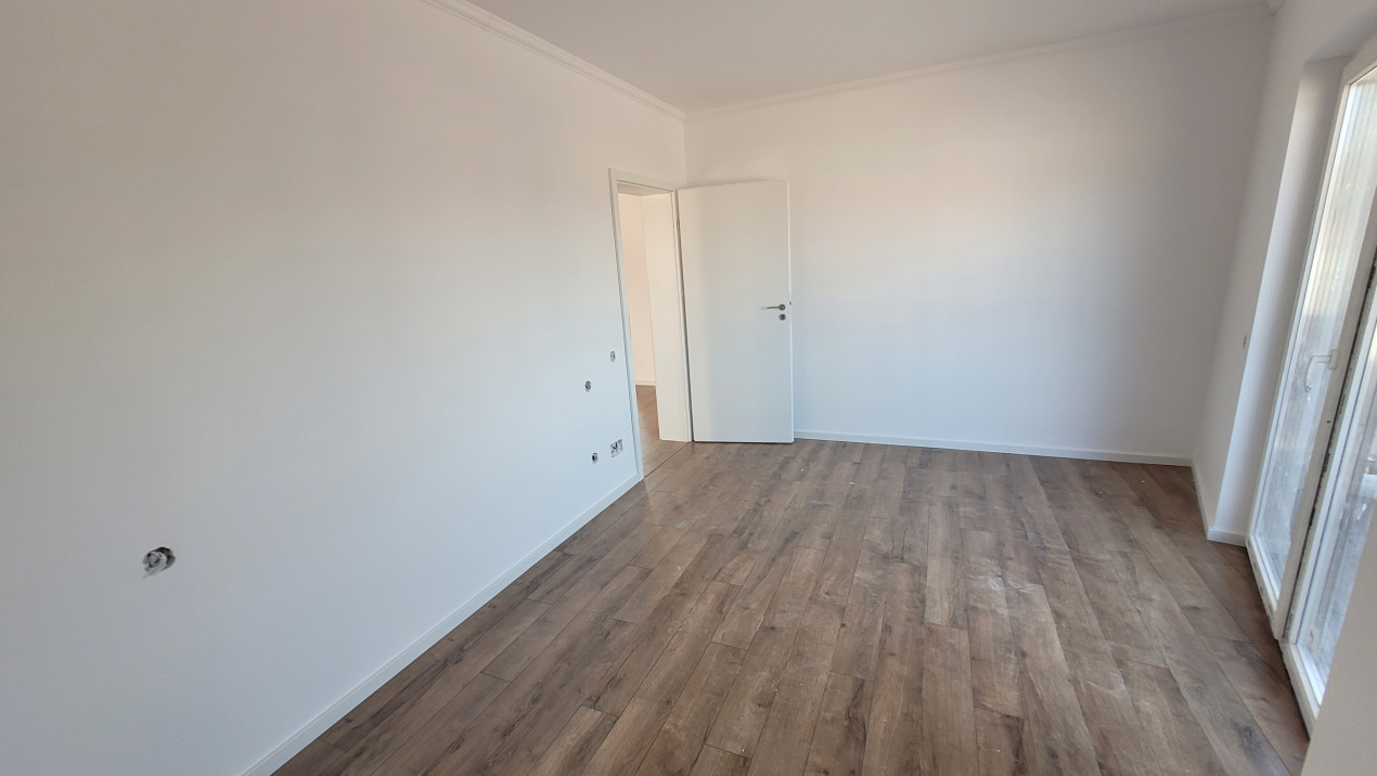 Apartament de 3 camere, 74mp, finisat, zona Tautiului