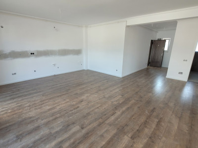 Apartament de 3 camere, 74mp, finisat, zona Tautiului