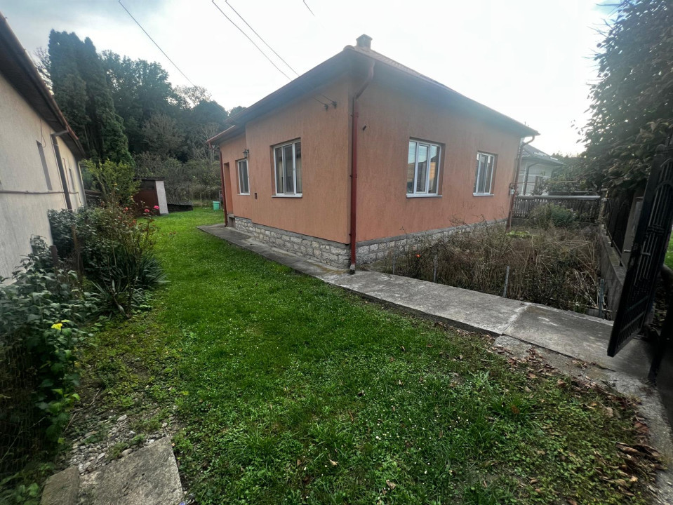 Casa individuala de vanzare, 145 mp utili, curte, zona Gilau