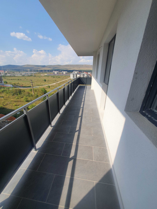 Apartament 3 camere finisat, 53 mp, 25 mp terasa, parcare, zona Terra