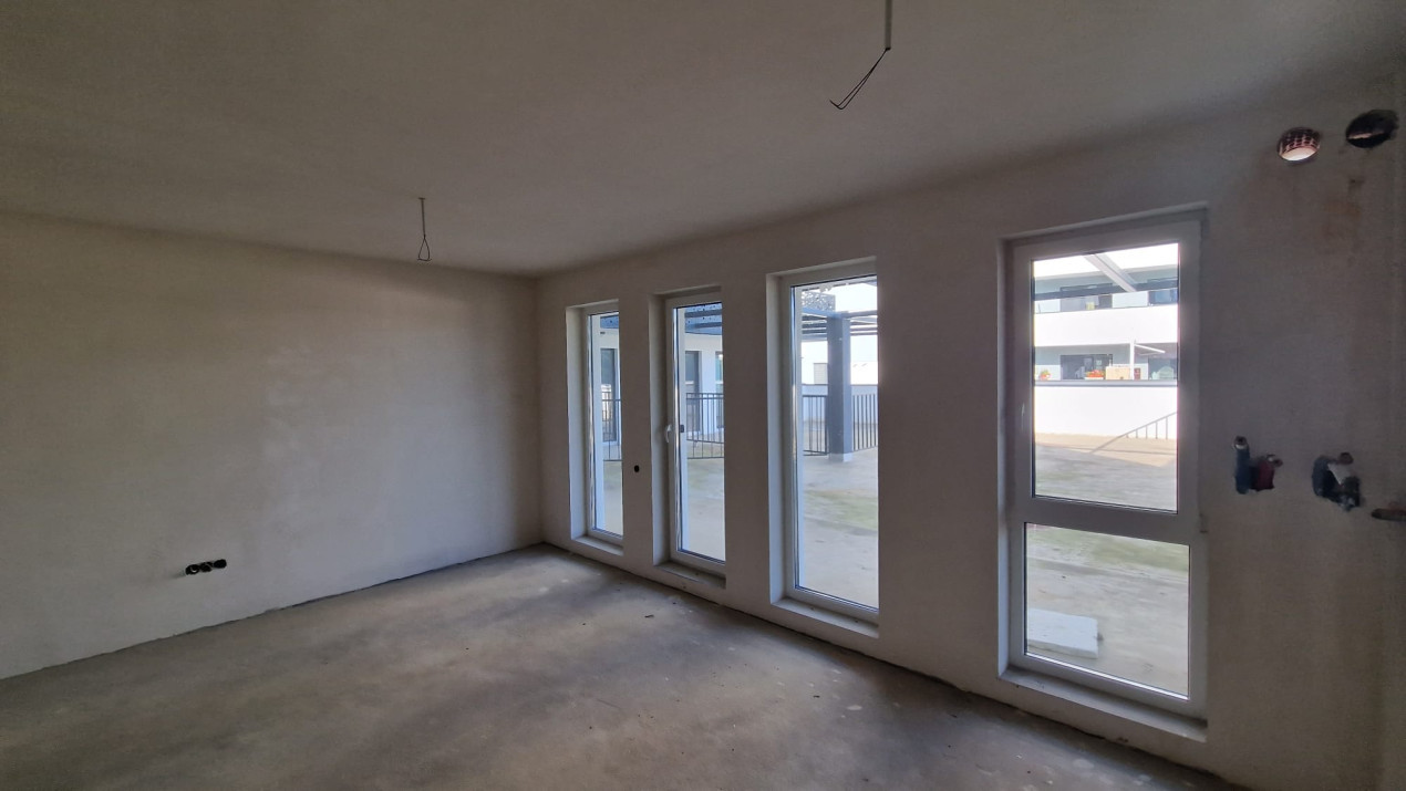 Apartament 2 camere 50 mp si terasa de 74mp, zona Vivo