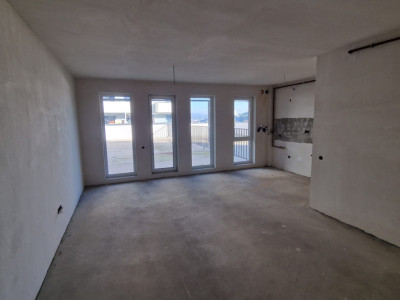 Apartament 2 camere, 50 mp si terasa de 74 mp, zona Vivo