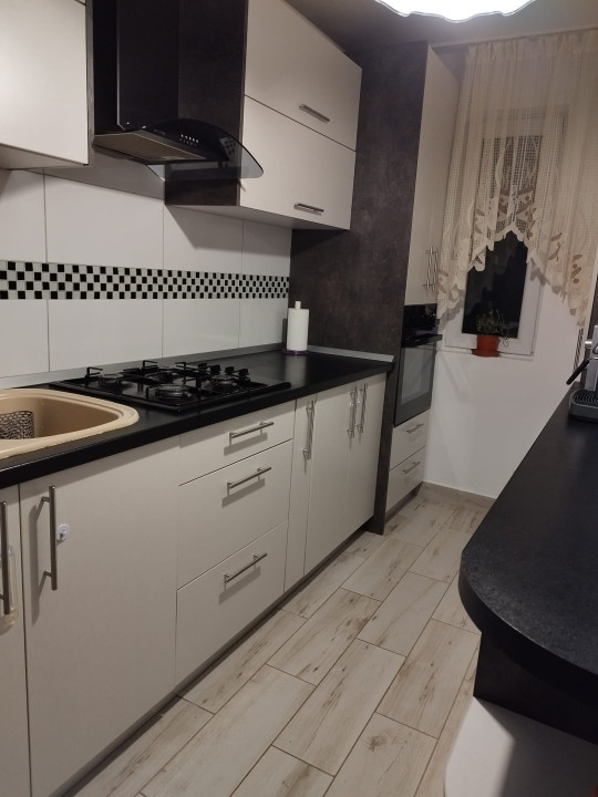 Apartament 4 camere, 78 MP, zona Sesul de sus