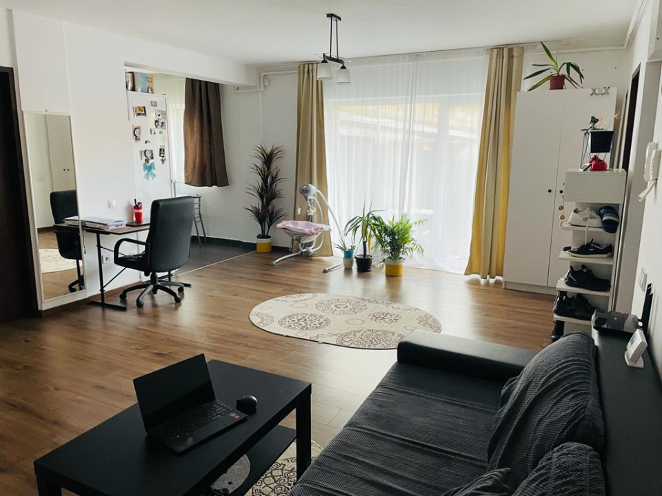 Apartament de 2 camere, 54 mp, semidecomandat, zona Teilor