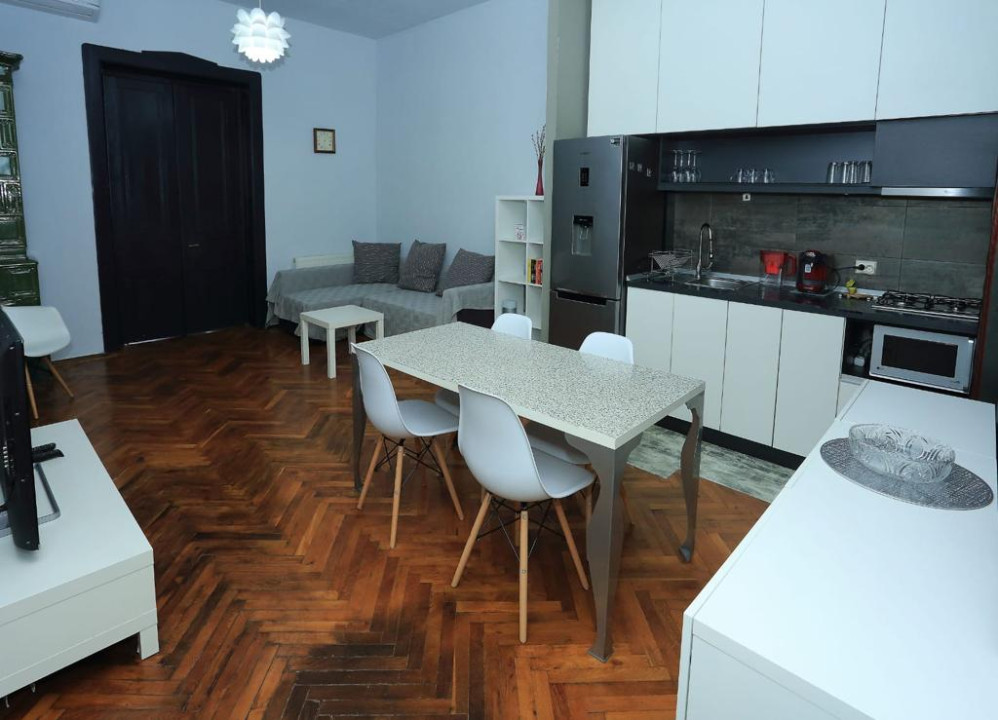 Apartament de 3 camere, 121 mp, zona Ultracentrala 