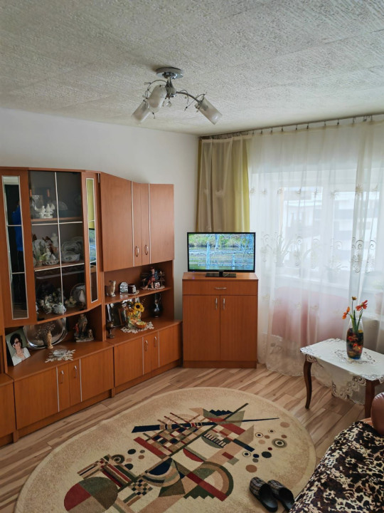 Apartament de 3 camere,75mp, etaj intermediar, in zona Zorilor