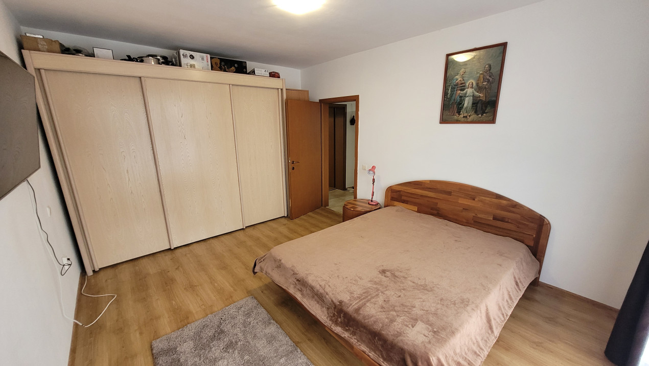 Apartament de 2 camere, mobilat utilat, 2 balcoane inchise, zona Eroilor