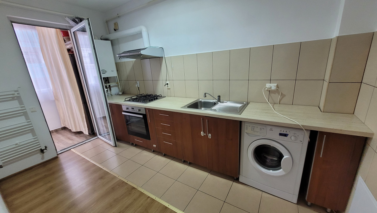 Apartament de 2 camere, mobilat utilat, 2 balcoane inchise, zona Eroilor