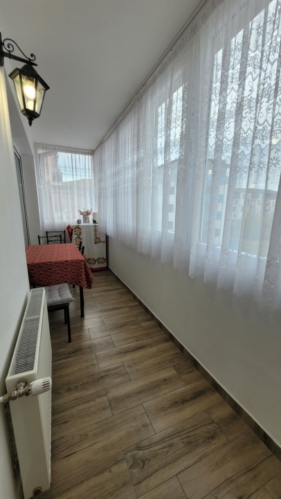 Apartament de 2 camere, mobilat utilat, 2 balcoane inchise, zona Eroilor