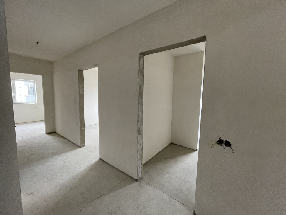 Apartament 3 camere, semifinisat, 72,77 mp, 2 bai, balcon si terasa zona Terra