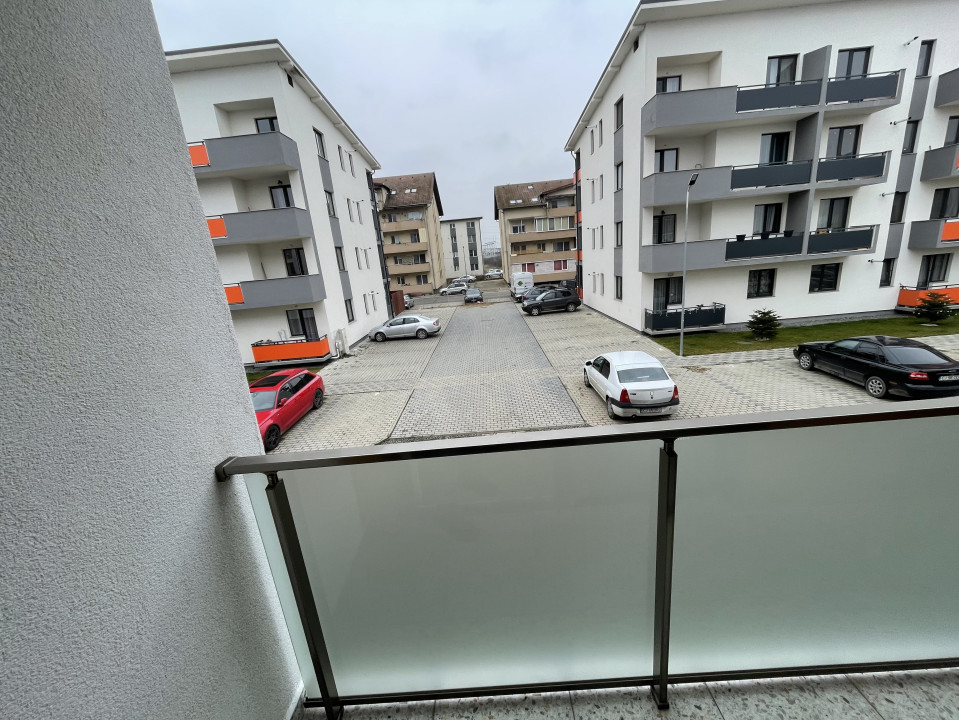 Apartament 3 camere, semifinisat, 72,77 mp, 2 bai, balcon si terasa zona Terra