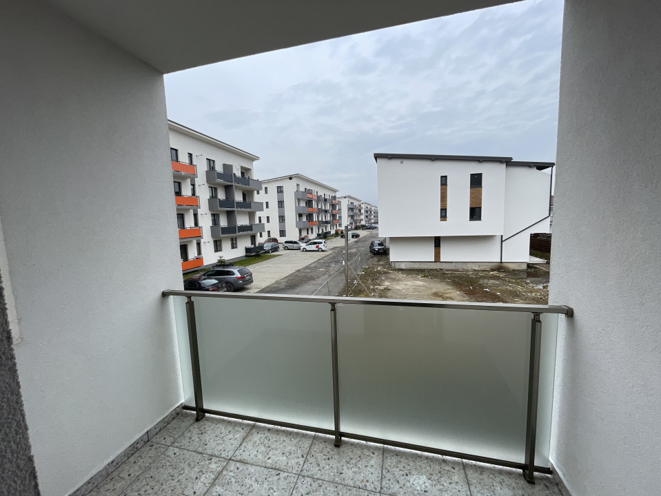 Apartament 3 camere, semifinisat, 72,77 mp, 2 bai, balcon si terasa zona Terra