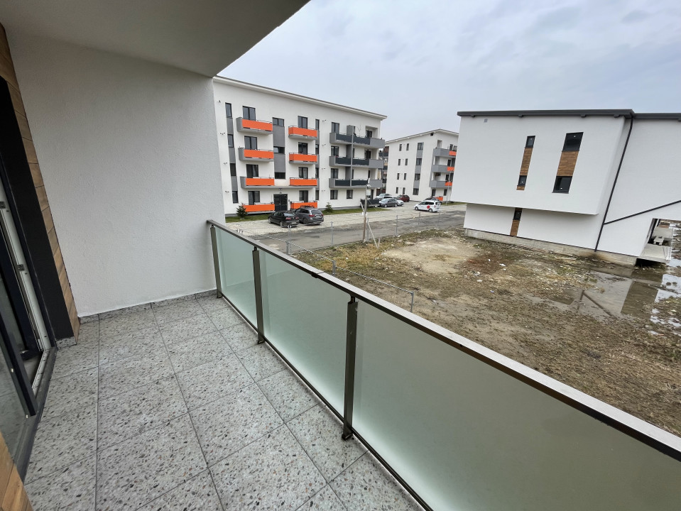 Apartament 3 camere, semifinisat, 72,77 mp, 2 bai, balcon si terasa zona Terra