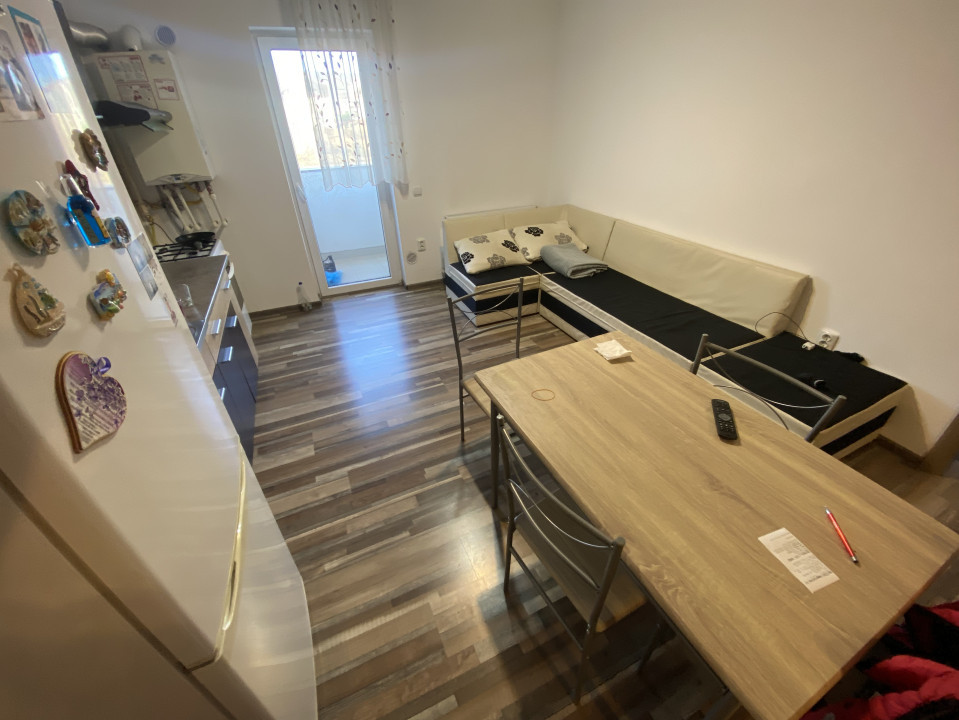 Apartament de 2 camere, de Vanzare, 46 mp, balcon, parcare, zona străzii Eroilor