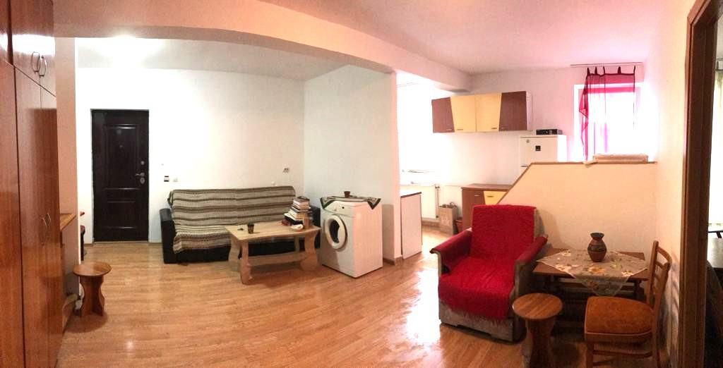 Apartament la etajul 1 pe strada Florilor