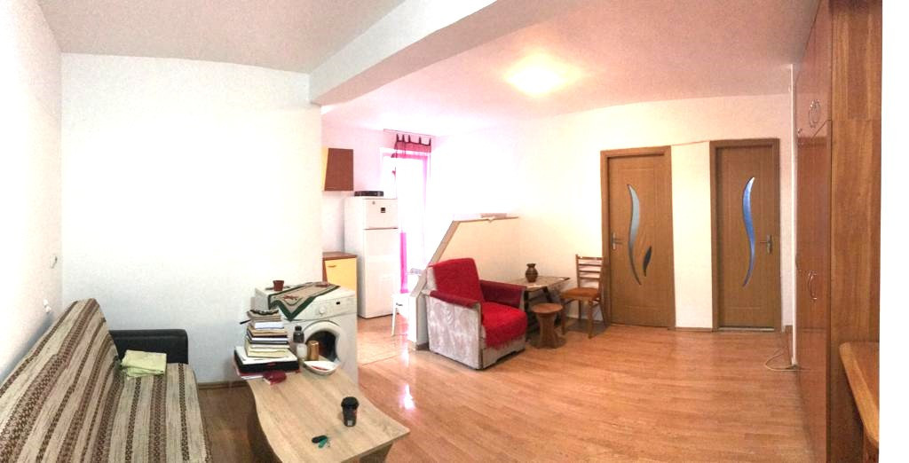 Apartament la etajul 1 pe strada Florilor