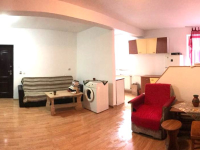 Apartament la etajul 1 pe strada Florilor