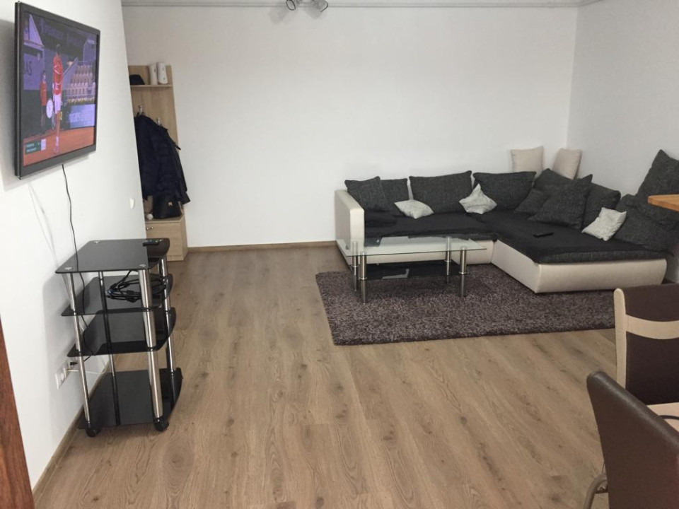 Apartament de 3 camere, 70 mp, etaj intermediar, zona Muzeul Apei