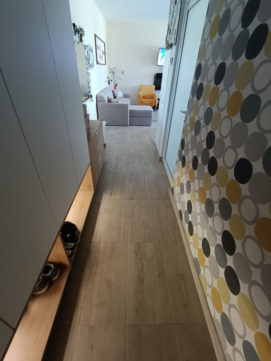 Apartament de 3 camere, 59 mp,terasa, parcare, garaj, zona Florilor