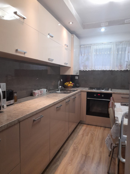 Apartament 3 camere, 54mp, zona Manastur