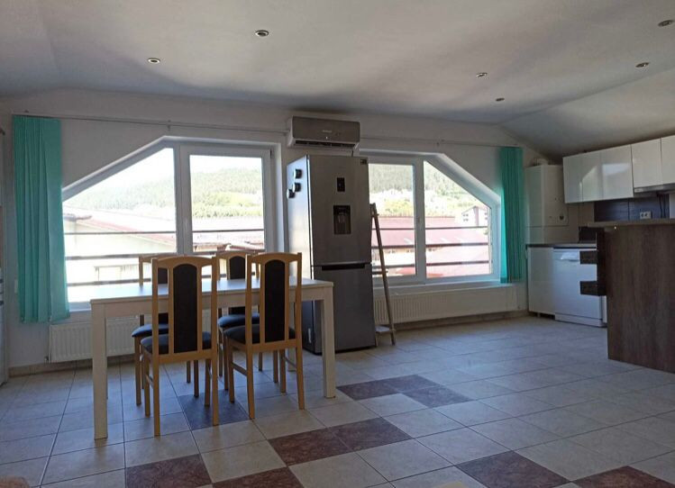 Apartament cu 3 camere si parcare 