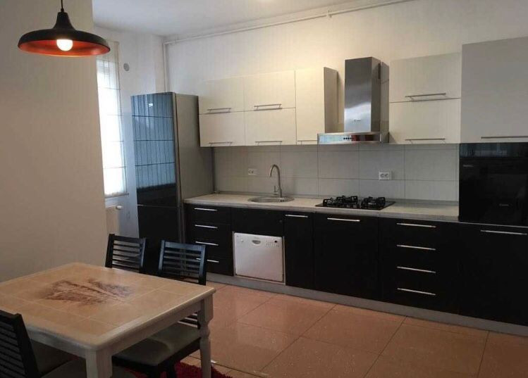 apartament cu 3 camere,teras,loc de parcare si boxa