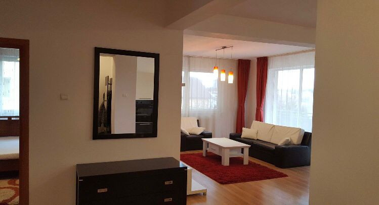 apartament cu 3 camere,teras,loc de parcare si boxa