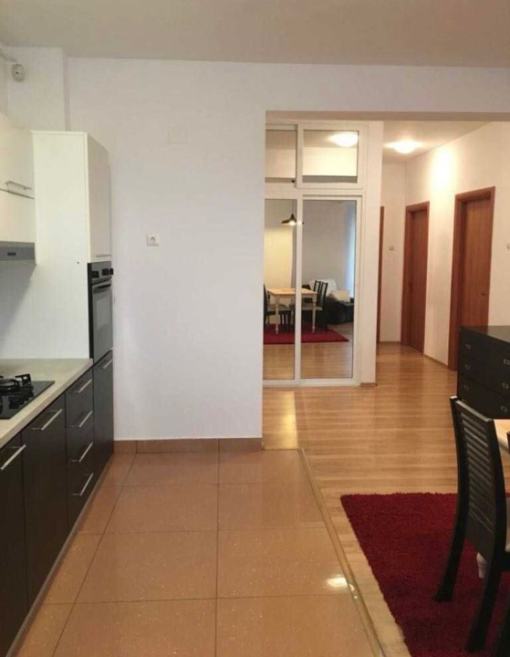 apartament cu 3 camere,teras,loc de parcare si boxa