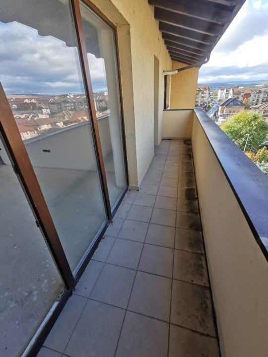 Apartament 3 camere, 57 MP, semifinisat, parcare zona Florilor