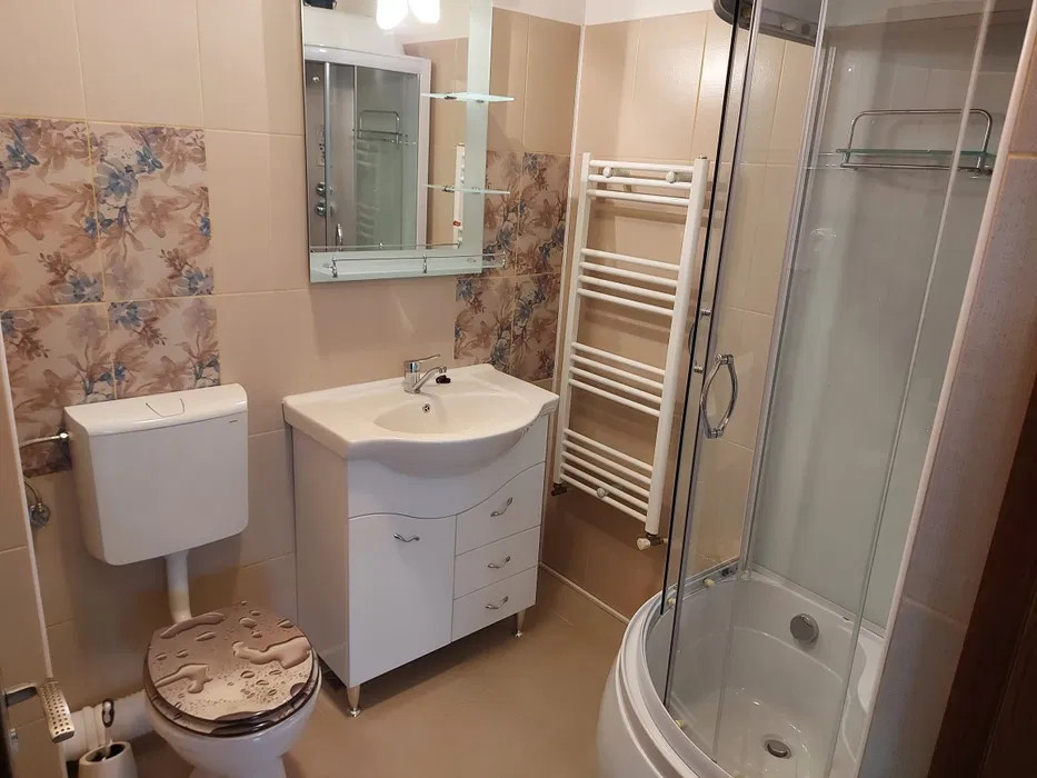 Apartament de 3 camere, 2 bai, 69 mp, etaj intermediar, Sesul de Sus