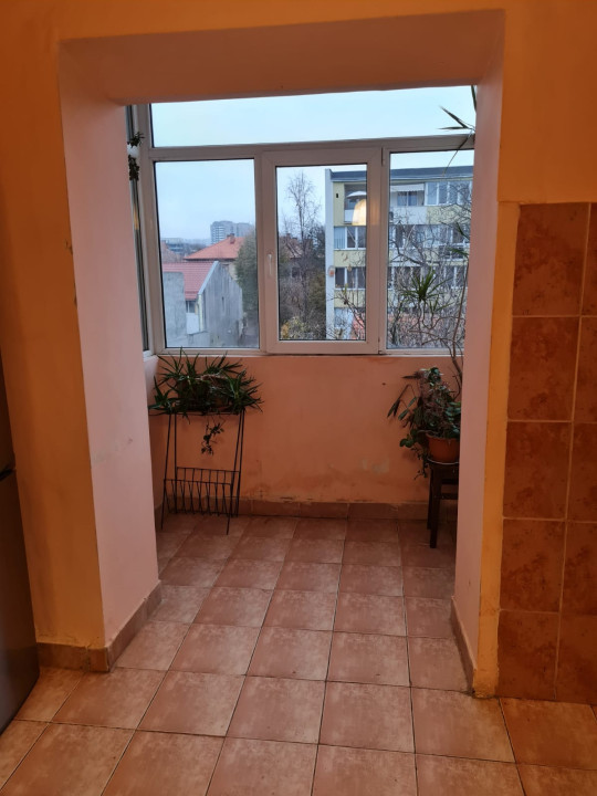 APARTAMENT 3 CAMERE ,63MP, ETAJ2, ZONA SEMICENTRAL, BLVD. 21 DECEMBRIE 