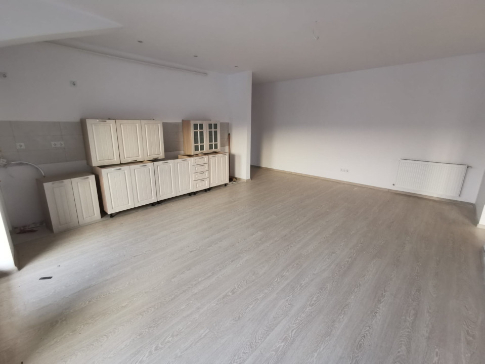 Apartament de 3 camere, 2 bai, 75 mp, parcare subsol, zona Eroilor