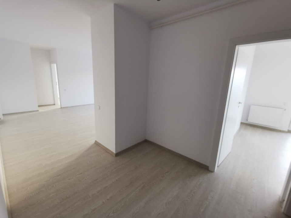 Apartament de 3 camere, 2 bai, 75 mp, parcare subsol, zona Eroilor