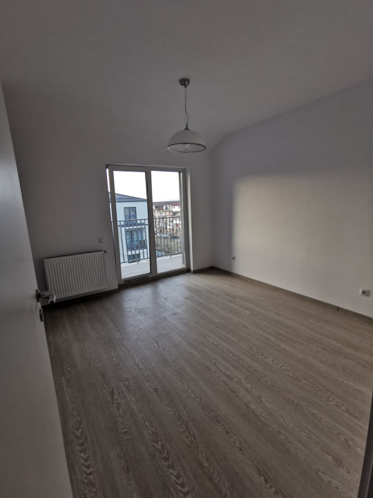 Apartament de 3 camere, 2 bai, 75 mp, parcare subsol, zona Eroilor