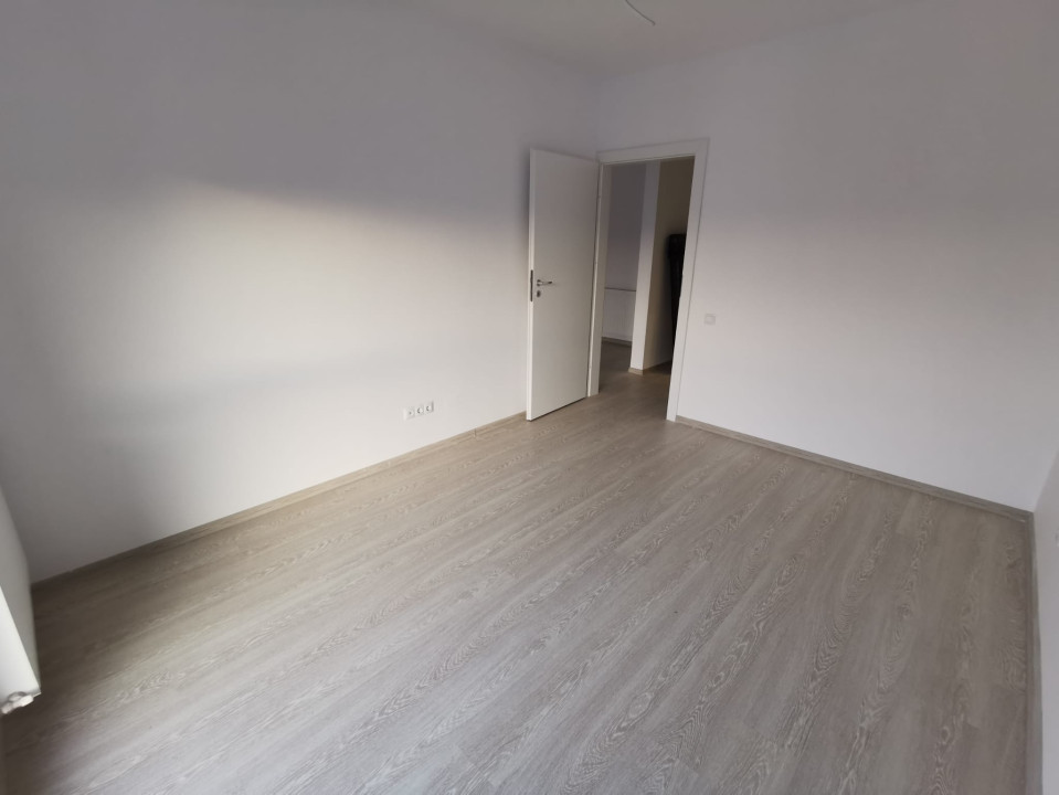 Apartament de 3 camere, 2 bai, 75 mp, parcare subsol, zona Eroilor